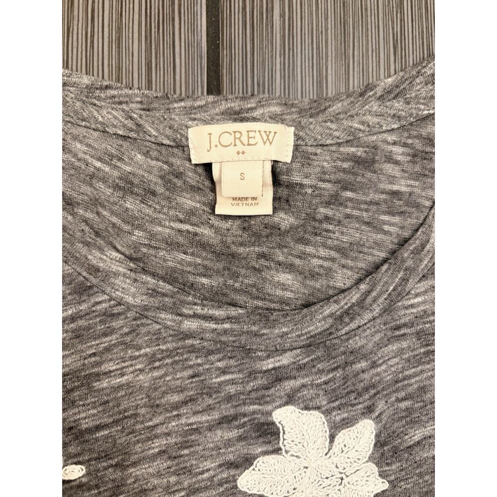 J.Crew Crew Neck T-shirt Heathered Gray Slub W/White Embroidered Flowers Small - Picture 2 of 4